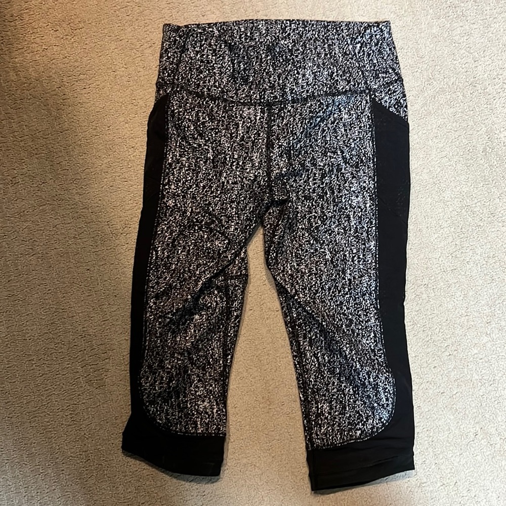 Lululemon leggings calf length. Large